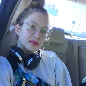 Meet your Posher, Crystal